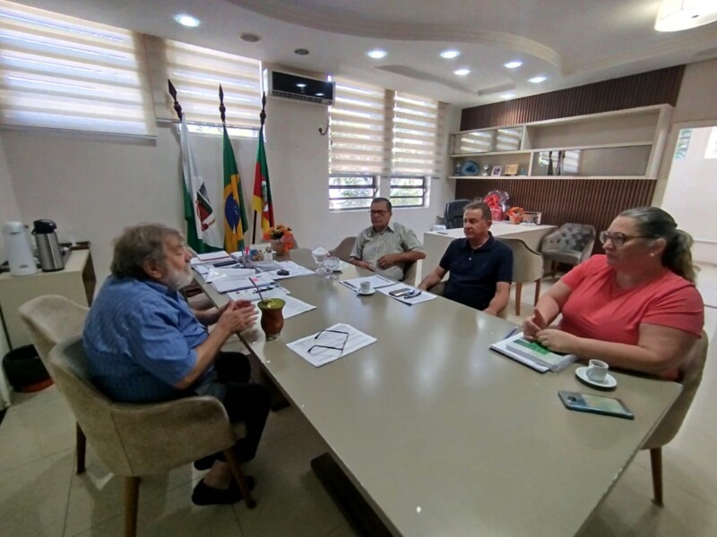 prefeito-orlando-girardi-recebe-diretoria-do-hospital-divina-providencia-para-apresentacao-de-acoes-e-desafios-da-instituicao
