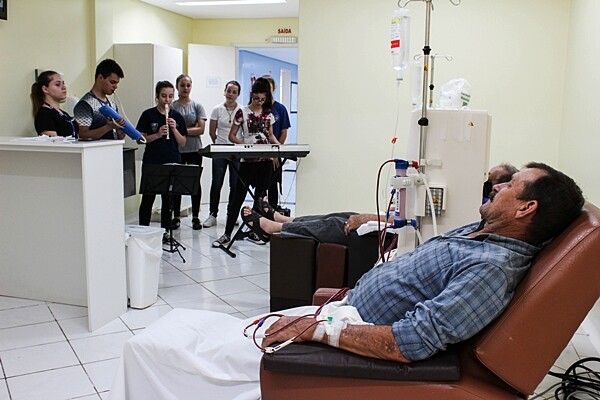 estudantes-levam-musica-para-pacientes-do-hdp