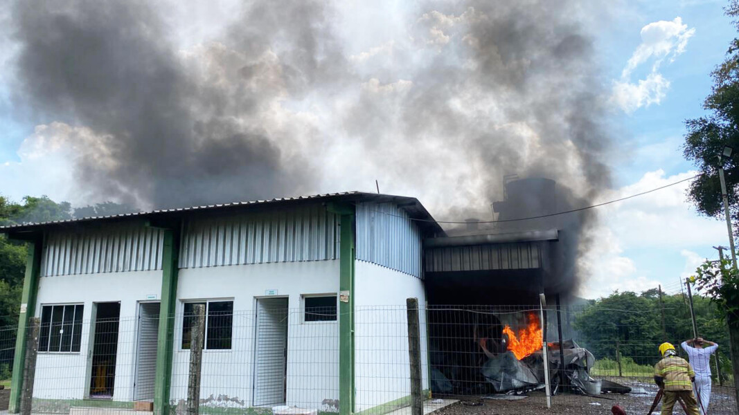 prefeitura-de-fw-concede-incentivo-economico-para-recuperacao-de-empresa-atingida-por-incendio