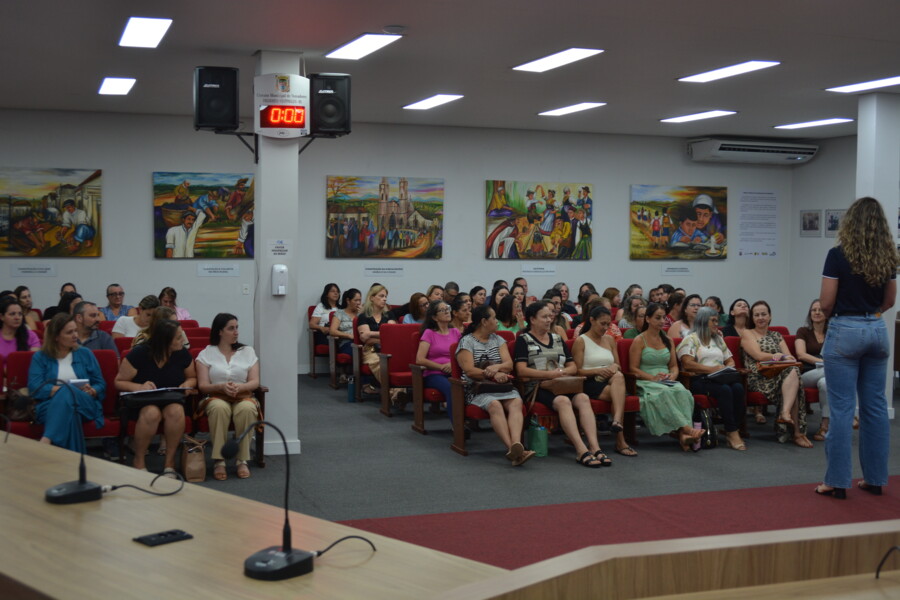smec-da-inicio-ao-ano-letivo-com-encontros-voltados-a-qualificacao-da-educacao-e-implantacao-do-programa-aprende-brasil