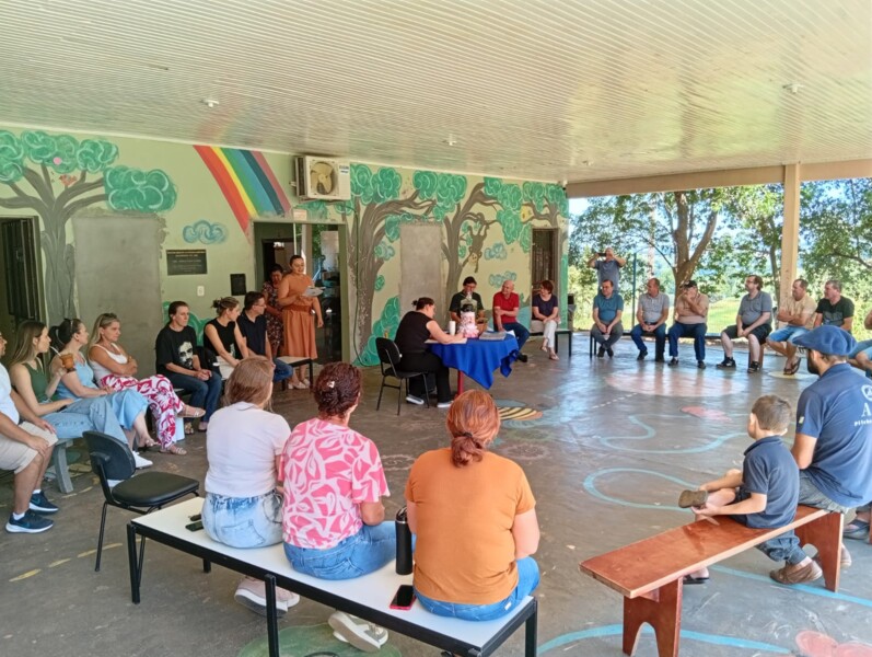 prefeito-orlando-girardi-participou-de-reuniao-com-deputado-federal-elvino-bohn-gas-na-escola-municipal-marechal-floriano