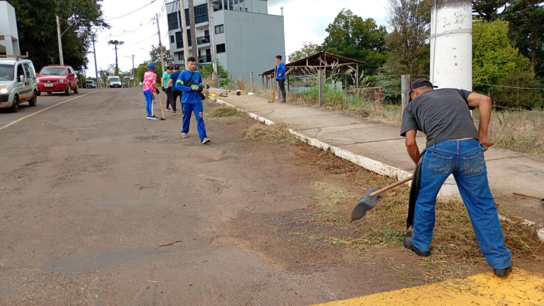 secretaria-de-obras-intensifica-limpeza-urbana-na-rua-santo-cerutti-e-regiao-central