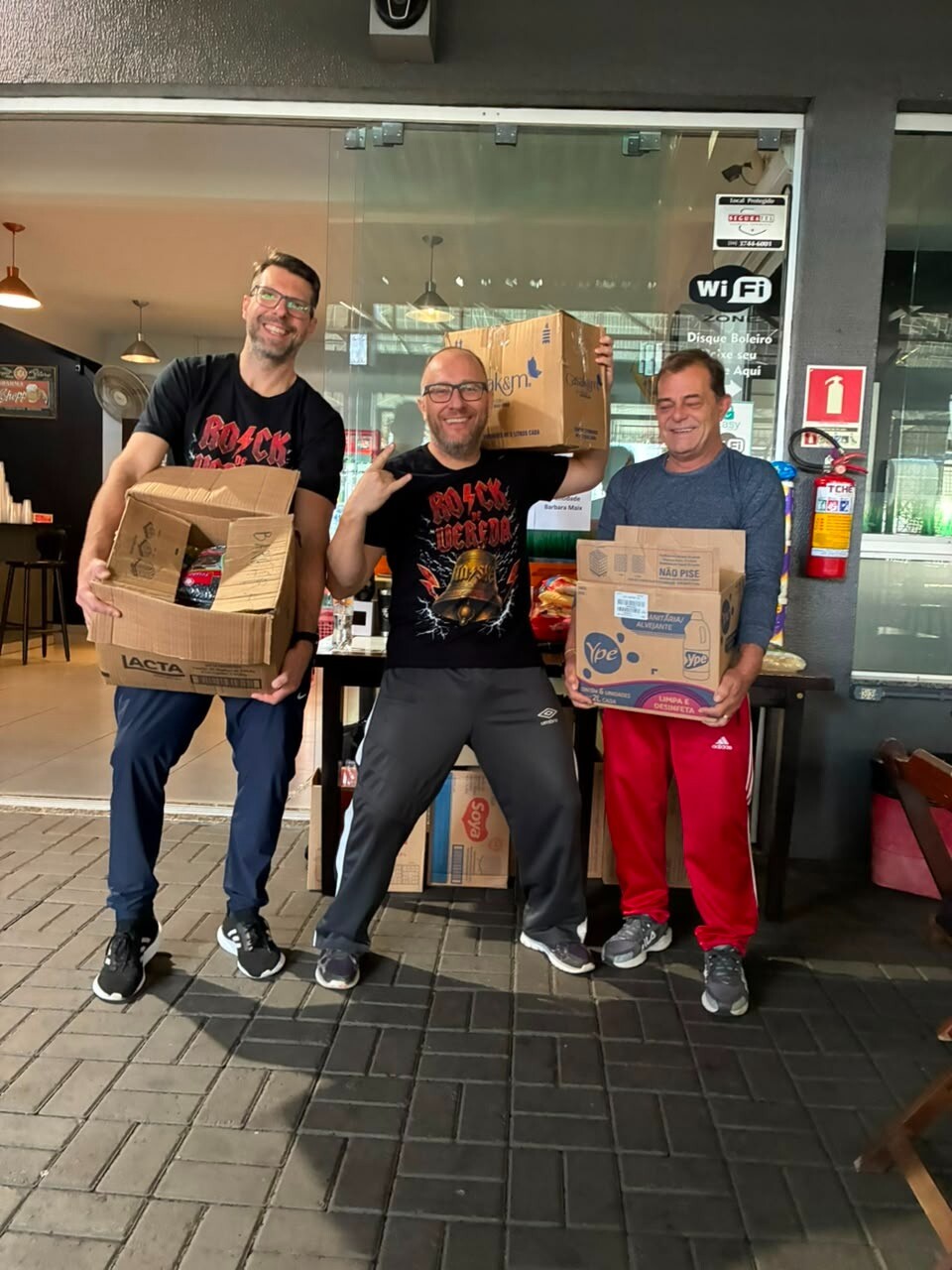 rockgol-solidario-arrecada-alimentos-para-a-comunidade-terapeutica-barbara-maix