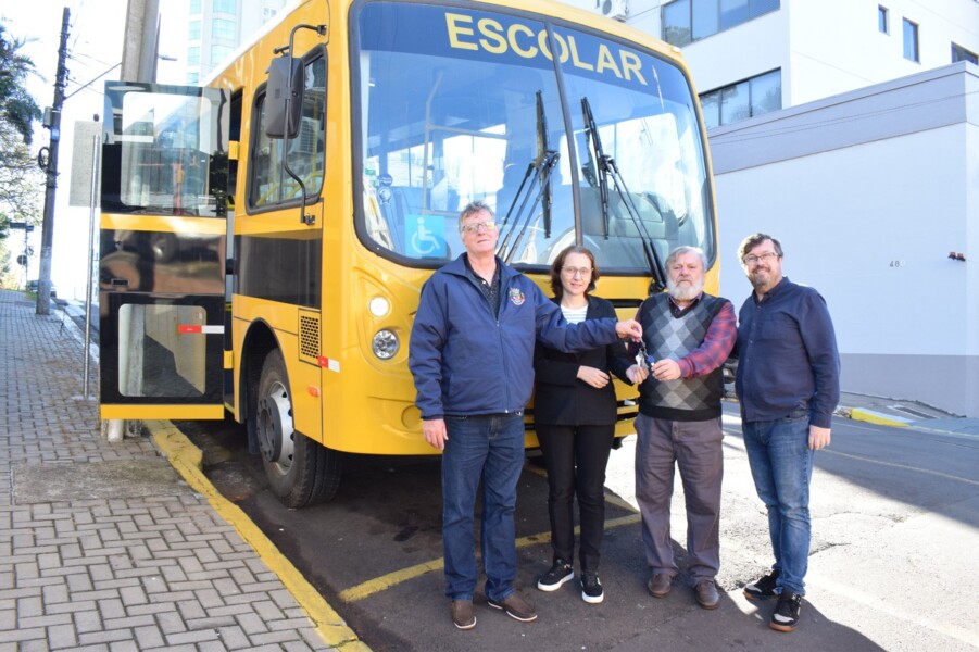 prefeitura-de-frederico-westphalen-amplia-frota-escolar-com-aquisicao-de-mais-dois-onibus-e-ultrapassa-r-32-milhoes-em-investimento