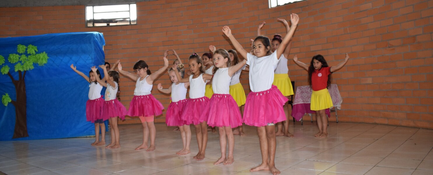 escola-21-de-abril-promove-4-edicao-do-show-de-talentos
