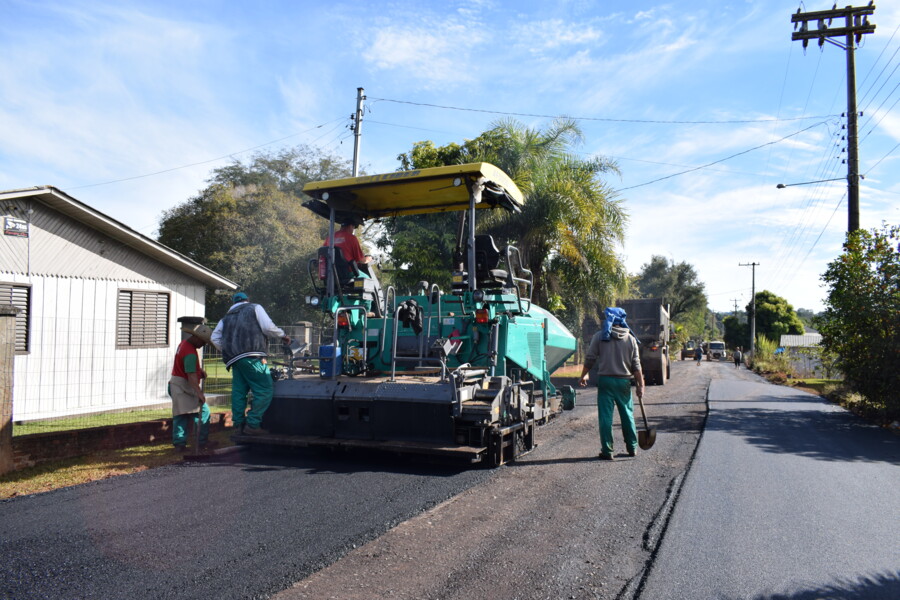 prefeito-acompanha-obras-de-pavimentacao-e-visita-melhorias-na-comunidade-de-alto-alegre