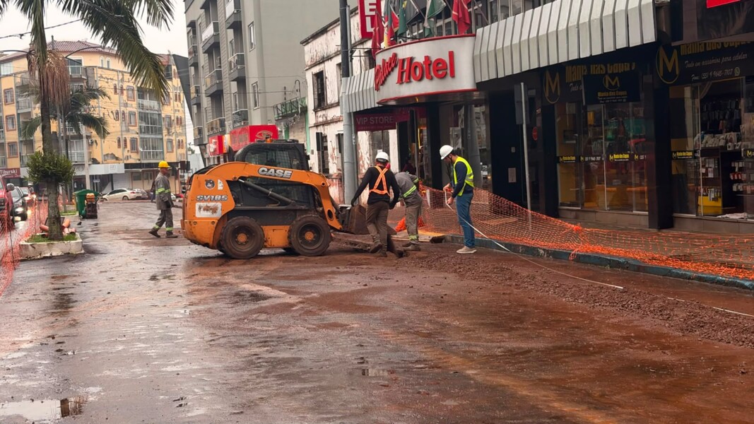 obras-de-implantacao-da-rede-de-esgotamento-sanitario-tem-inicio-no-centro-de-frederico-westphalen