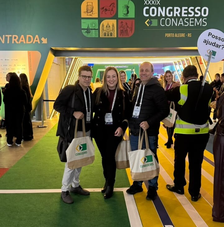 equipe-da-secretaria-municipal-de-saude-participa-do-conasems-2026