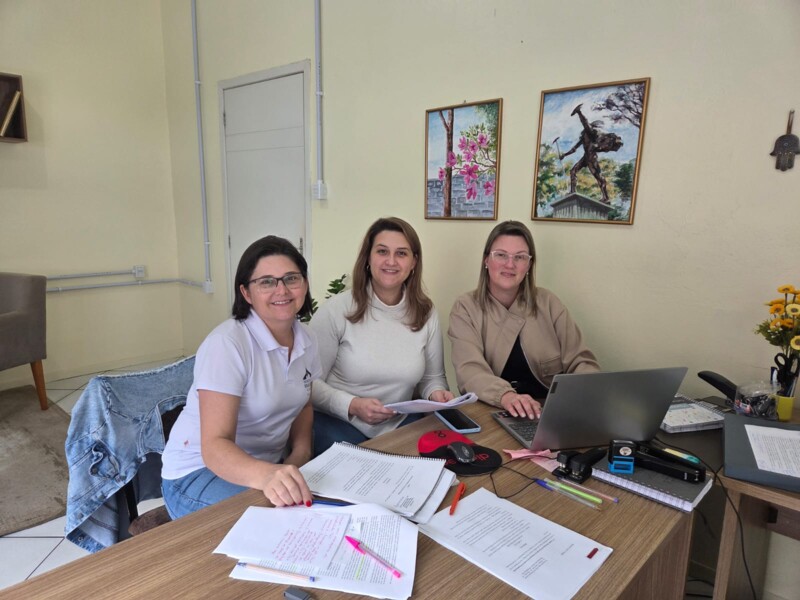 coordenadoras-pedagogicas-realizam-revisao-do-regimento-escolar-das-unidades-municipais