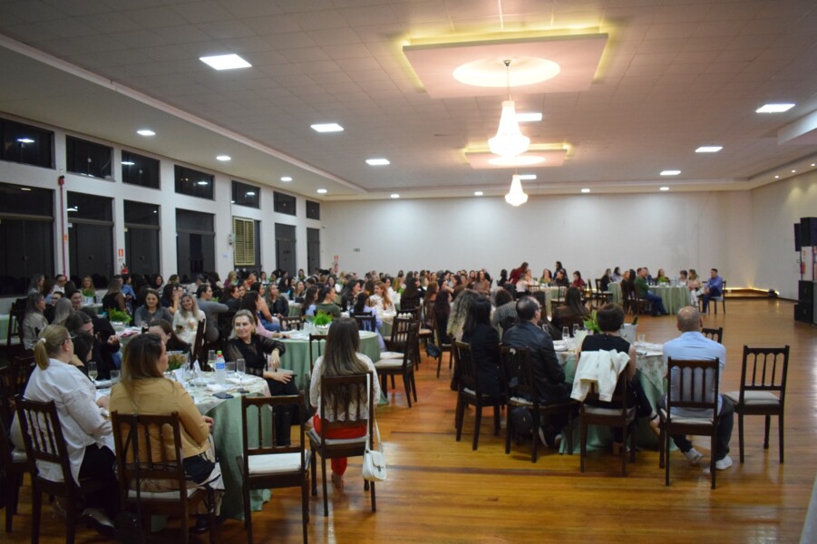 SMEC promove palestra-show para mais de 250 professores da rede municipal