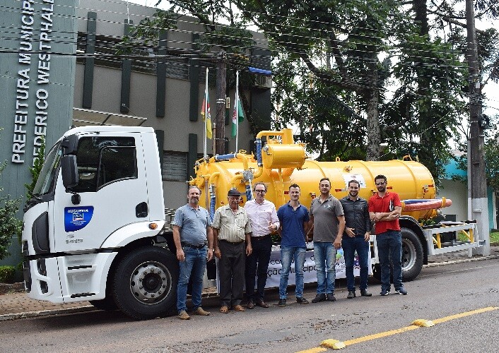 caminhao-tanque-distribuidor-de-adubo-organico-ja-esta-disponivel-para-a-utilizacao-da-comunidade