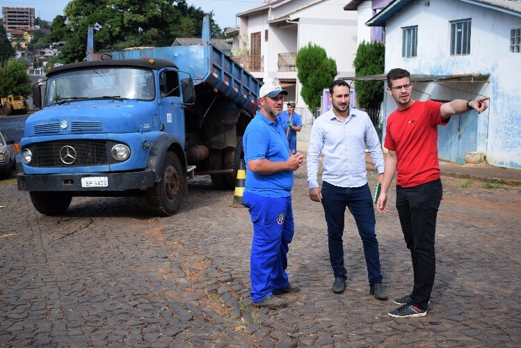operacao-tapa-buracos-e-realizada-no-bairro-aparecida