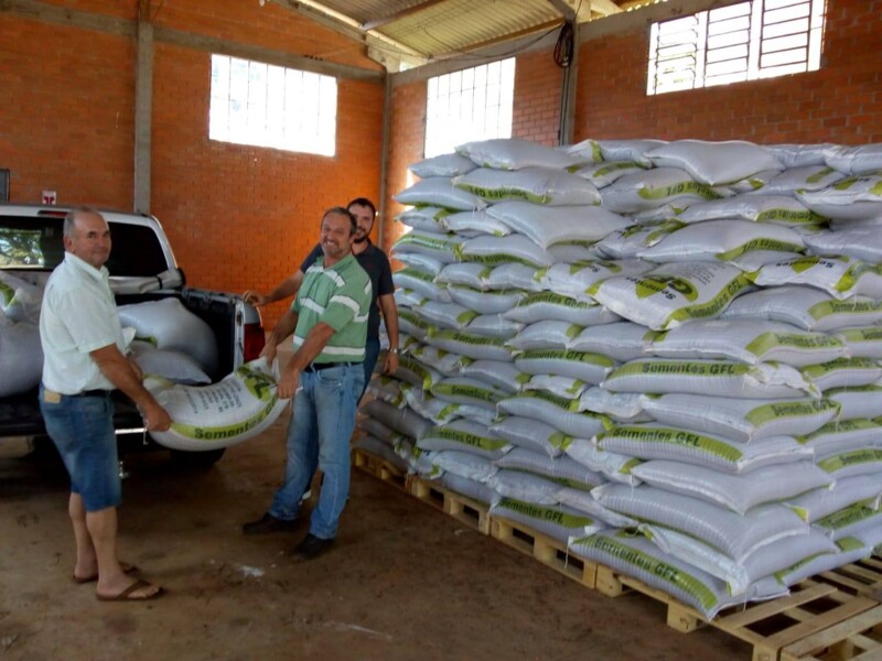 administracao-municipal-entrega-60-toneladas-de-sementes-de-pastagem-de-inverno