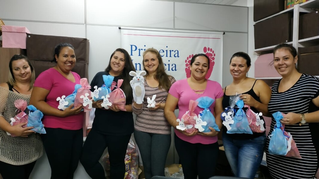 criancas-atendidas-pelo-pimcrianca-feliz-recebem-presentes-de-pascoa