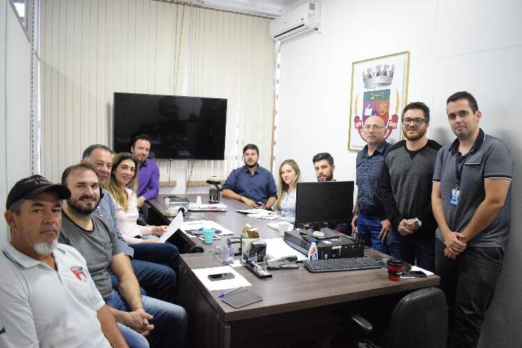coleta-seletiva-e-semana-do-meio-ambiente-sao-debatidos-em-reuniao