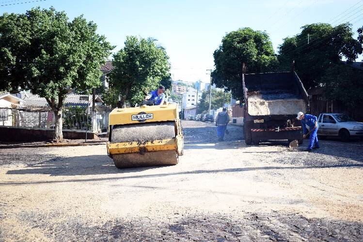 ruas-do-municipio-recebem-operacao-tapa-buracos