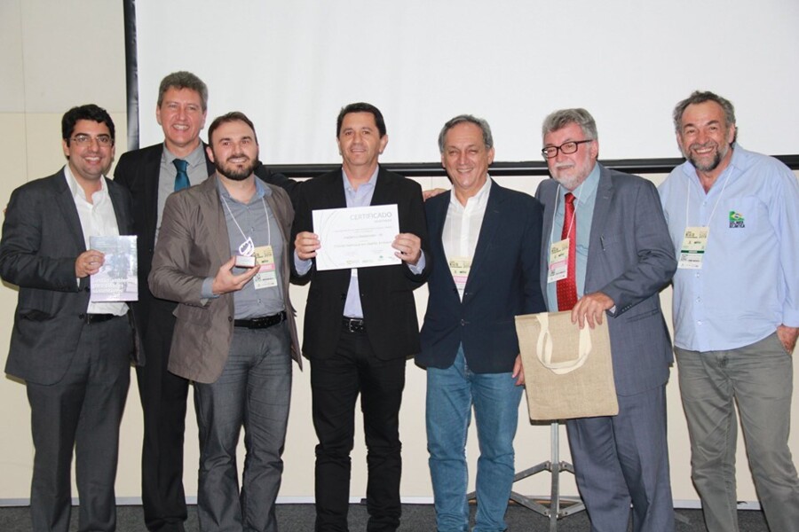 secretaria-municipal-de-meio-ambiente-recebe-premio-destaque-em-gestao-ambiental-municipal