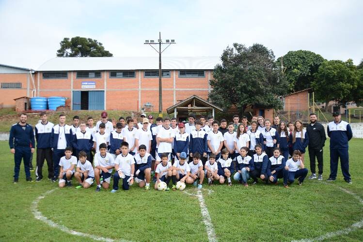 integrantes-do-projeto-aabb-comunidade-ganham-novos-uniformes