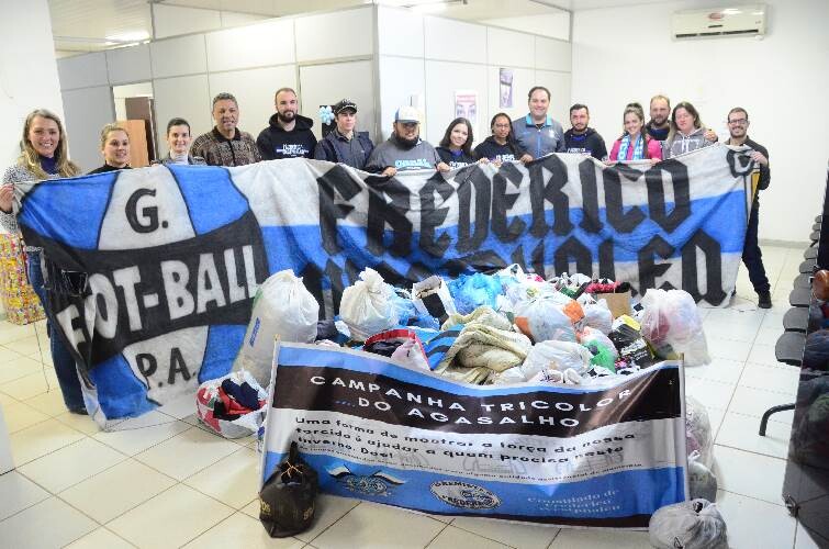 assistencia-social-recebe-700-agasalhos-dos-gremistas-de-fw