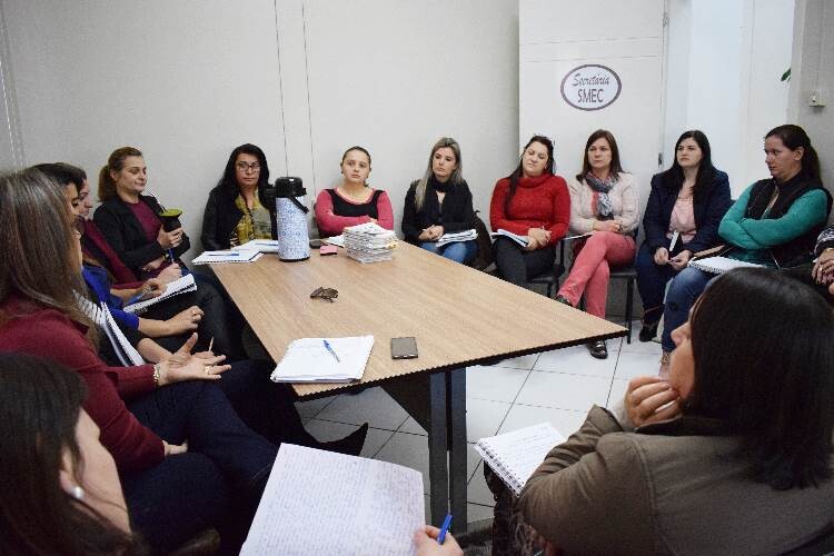 educacao-fiscal-e-tema-de-reuniao-com-diretoras-das-escolas-municipais
