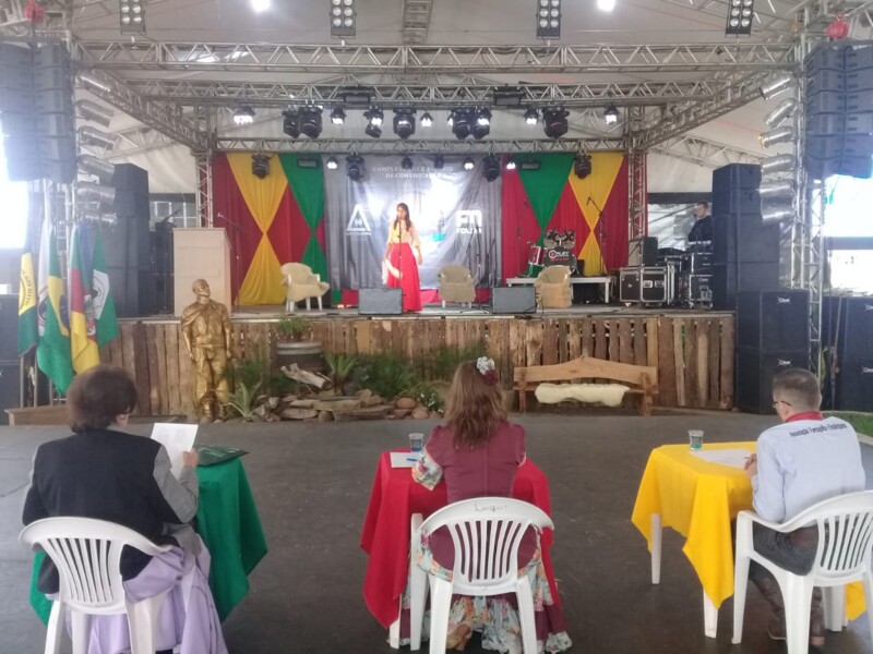 conheca-os-vencedores-do-1-festival-de-poetica-gaucha