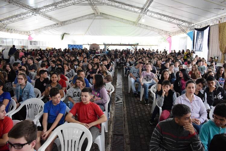 57-mil-pessoas-visitaram-a-37-feira-do-livro
