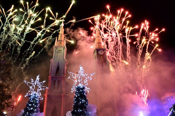 show-de-fogos-e-apresentacoes-marcam-a-abertura-do-frederico-em-luz-2019