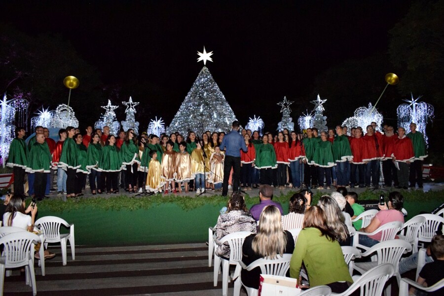 corais-vozes-ao-alto-se-apresentam-no-frederico-em-luz-2019