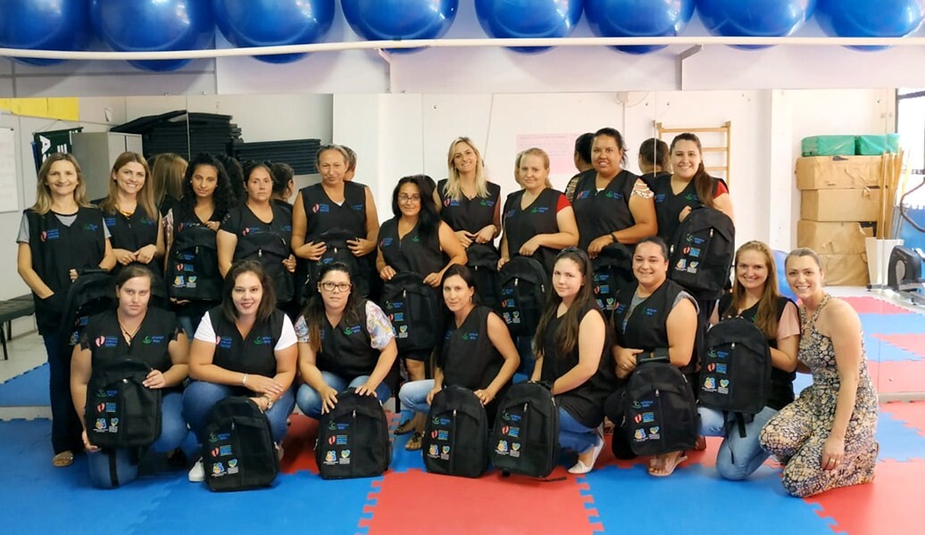 profissionais-do-pimcrianca-feliz-recebem-uniformes