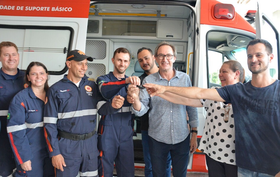 nova-ambulancia-do-samu-e-entregue