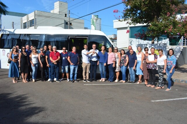 solenidade-marca-entrega-de-micro-onibus-a-secretaria-da-saude