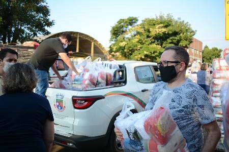 municipio-recebe-cestas-basicas-da-secretaria-da-educacao