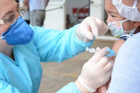 vacinacao-contra-a-gripe-e-oferecida-a-populacao-em-geral