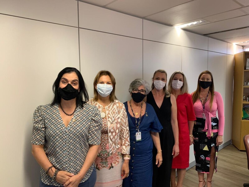 primeira-dama-e-secretarias-buscam-recursos-em-brasilia