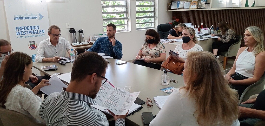 prefeito-vice-e-secretarios-reunem-se-para-planejar-a-gestao