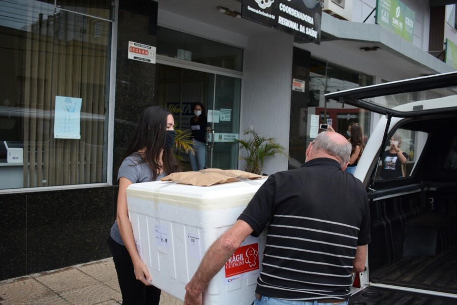 vacinas-contra-covid-19-sao-entregues-na-2-crs