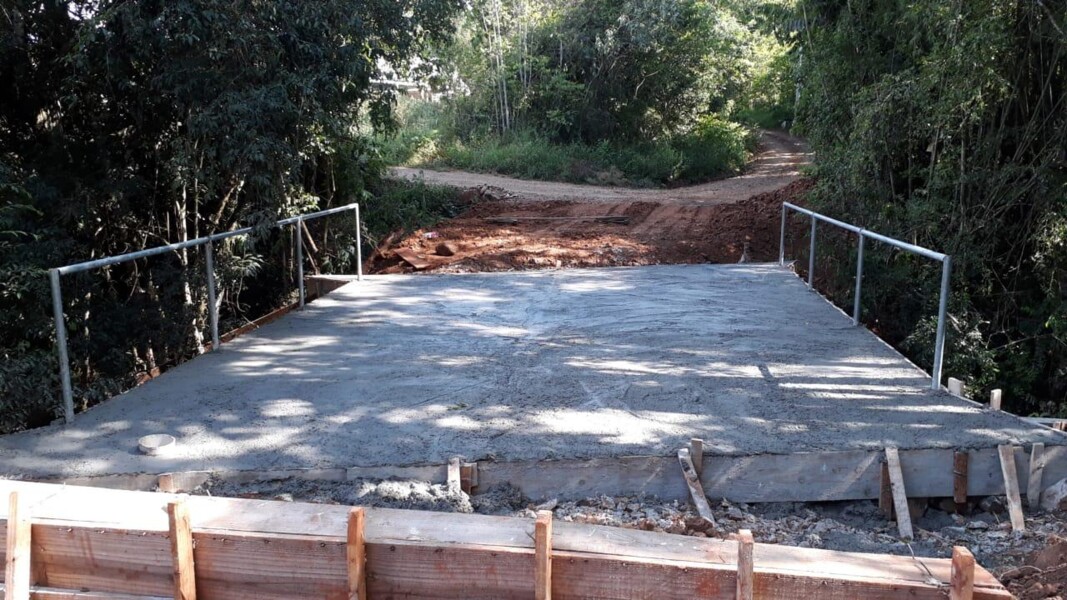 ponte-e-construida-na-linha-sao-bras