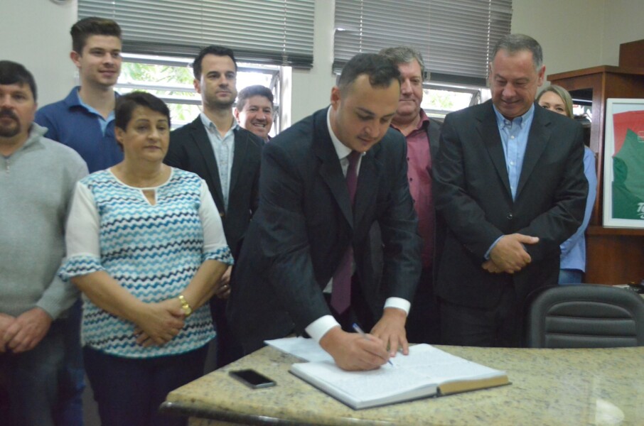 jacques-de-oliveira-assume-a-prefeitura-interinamente