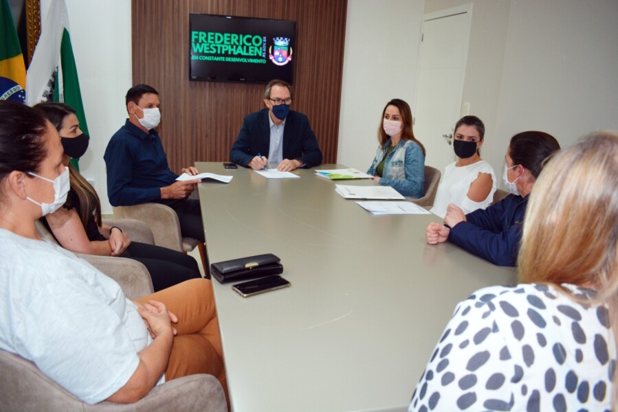 prefeito-panosso-autoriza-repasses-para-agroindustrias