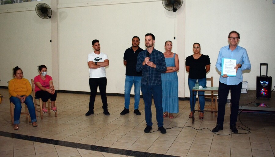 prefeitura-entrega-escrituras-do-loteamento-aeroclube