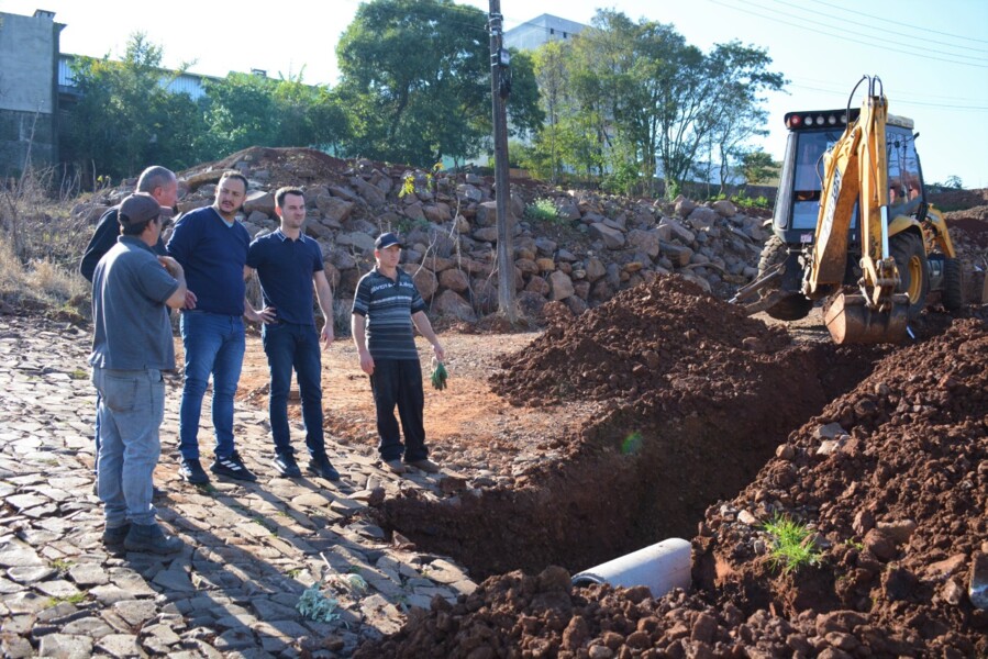 prefeito-em-exercicio-joao-vendruscolo-confere-locais-de-obras-no-municipio
