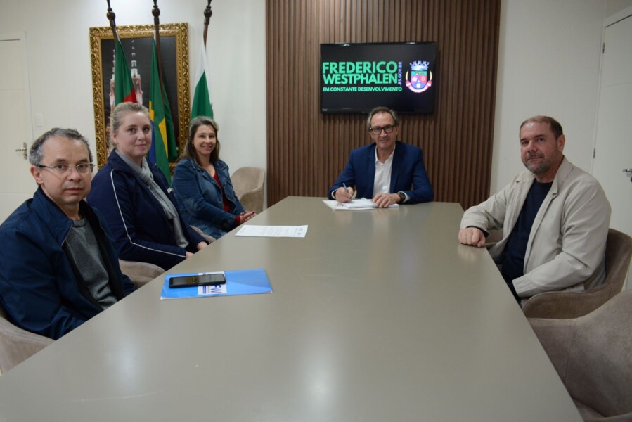 prefeito-recebe-membros-da-associacao-empresarial-de-frederico-westphalen