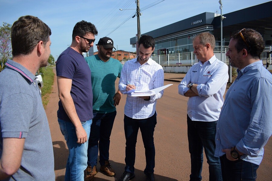 prefeito-em-exercicio-assina-contrato-de-pavimentacao-de-mais-duas-avenidas