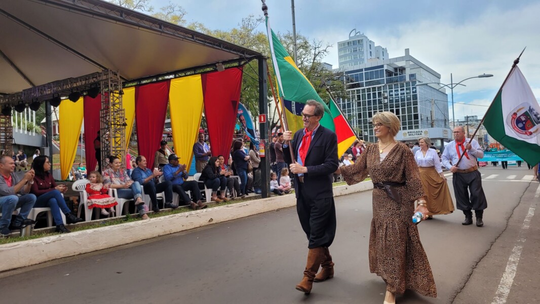 desfile-tradicional-tematico-marca-o-encerramento-da-semana-farroupilha-2022