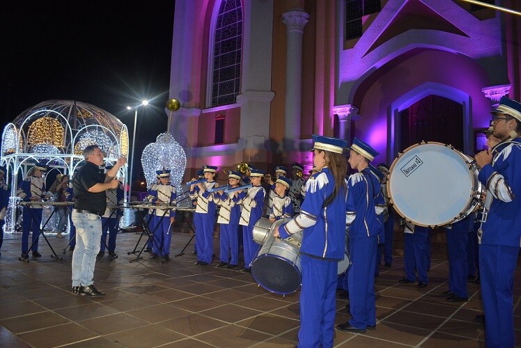 bandas-marciais-se-reunem-em-apresentacao-do-frederico-em-luz-2022