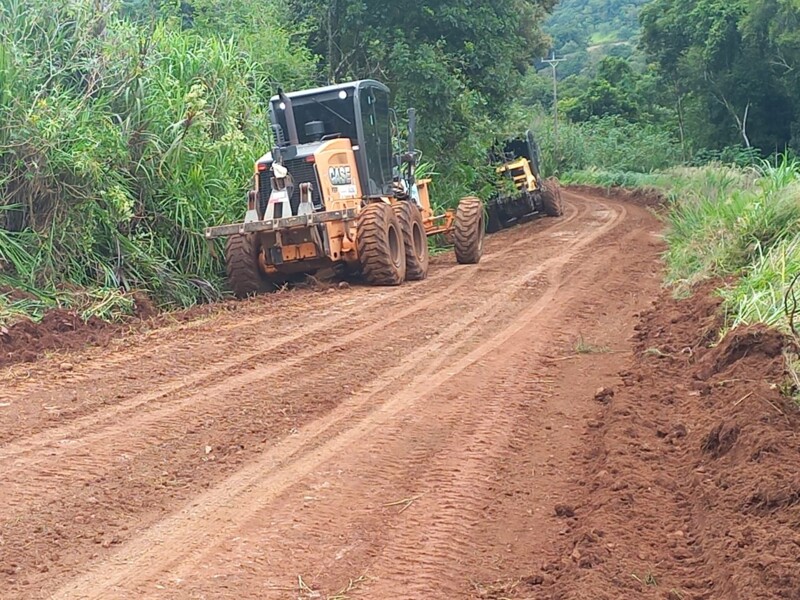 equipes-intensificam-trabalhos-de-melhorias-nas-estradas-do-interior