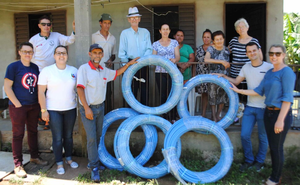 administracao-municipal-realiza-doacao-de-materiais-para-levar-agua-potavel-para-familias
