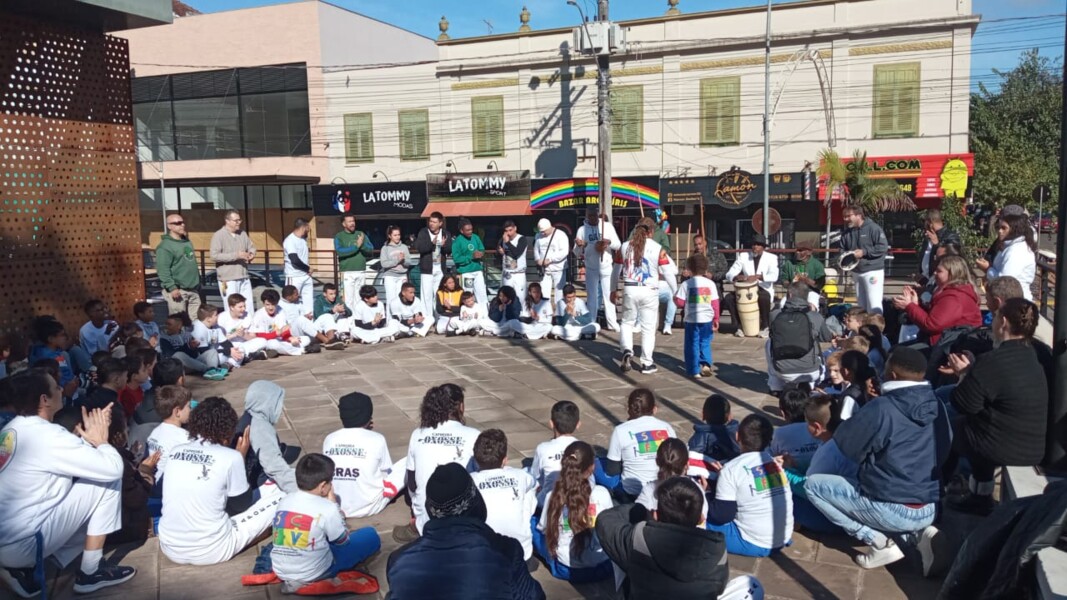secretarias-de-esportes-e-assistencia-social-promovem-viagem-ao-festival-de-capoeira-de-oxosse