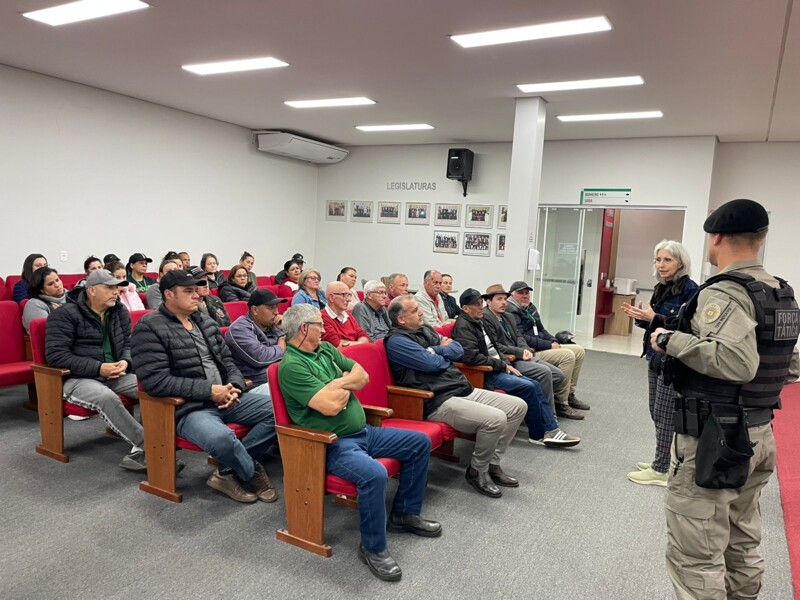 guardas-municipais-e-diretoras-de-emeis-participam-de-treinamento-com-37-bpm