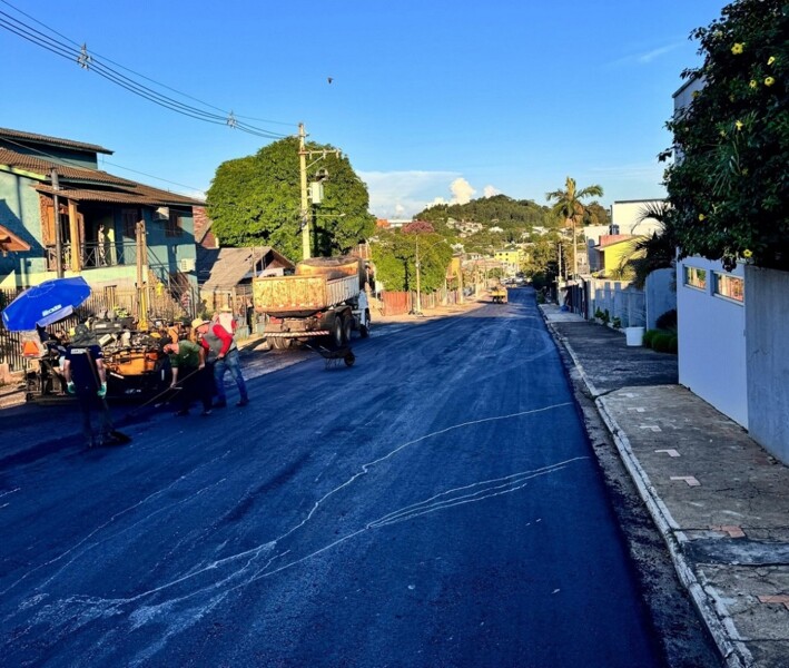 pavimenta-acao-nova-fase-do-programa-aplica-40-mil-metros-quadrados-de-asfalto-em-ruas-da-cidade